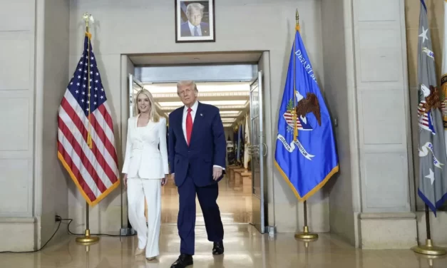 Trump, il Fact-Checking e la Politica della Menzogna: Un’Analisi Critica