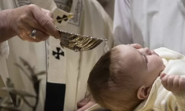 Non si cancella un sacramento. Il battesimo è un fatto, non un’opinione