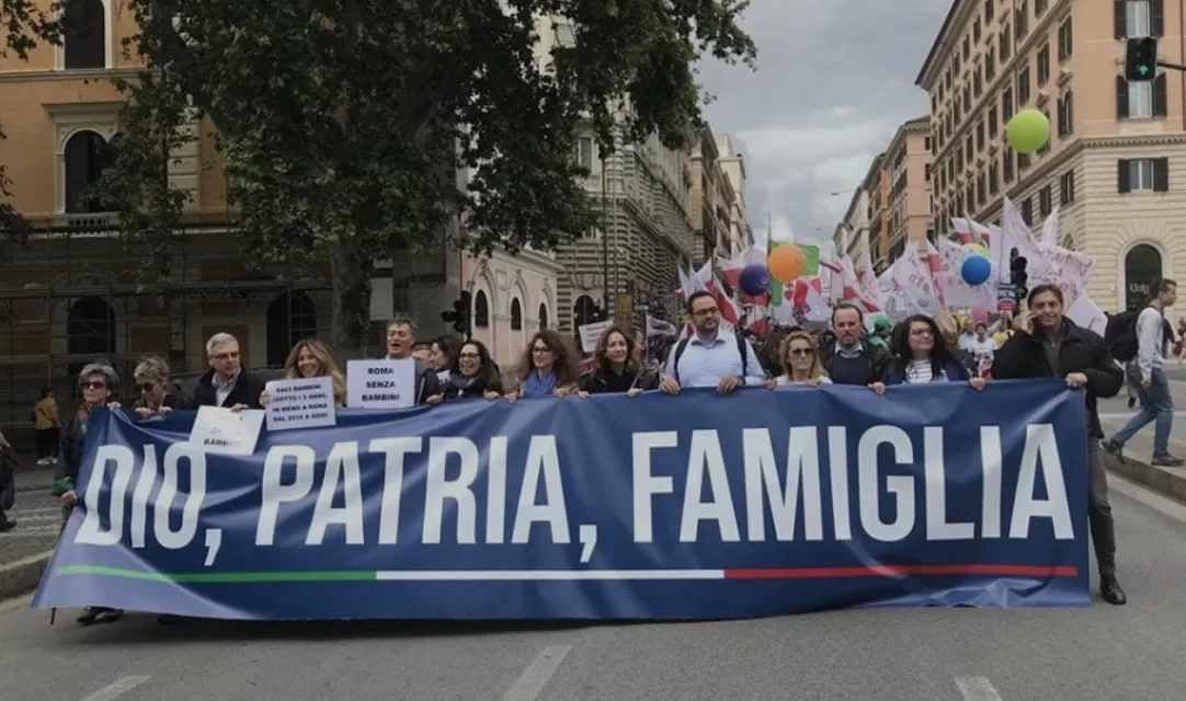 Manifestare ha ancora senso? Riflessioni su Gay Pride e Marce per la Vita nella civiltà occidentale secolarizzata