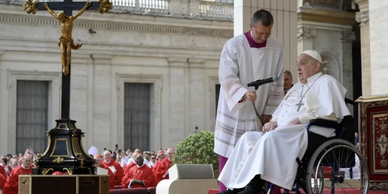 Il Papa a sorpresa in Piazza San Pietro: un gesto che apre il cuore alla Settimana Santa