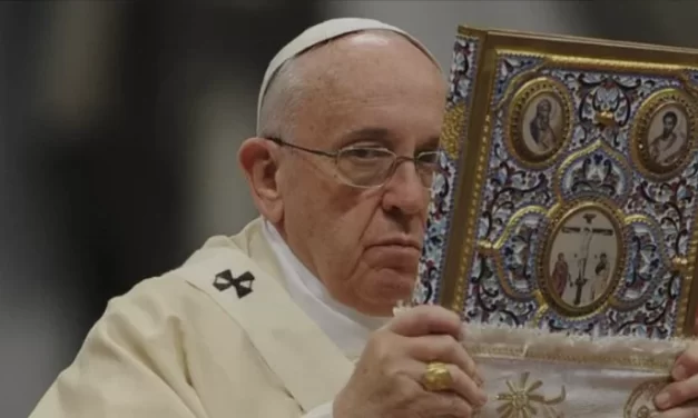 I libri che hanno forgiato l’anima di Papa Francesco