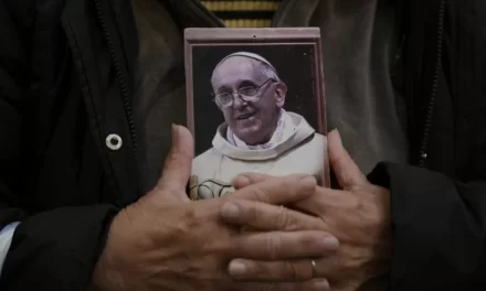 Papa Francesco: il pastore venuto dalla fine del mondo ci ha lasciati. 