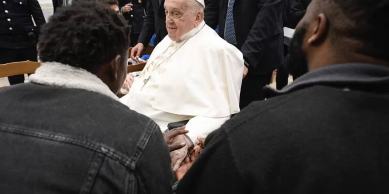 La forza della misericordia: Papa Francesco a Regina Coeli, testimone del Vangelo tra i detenuti