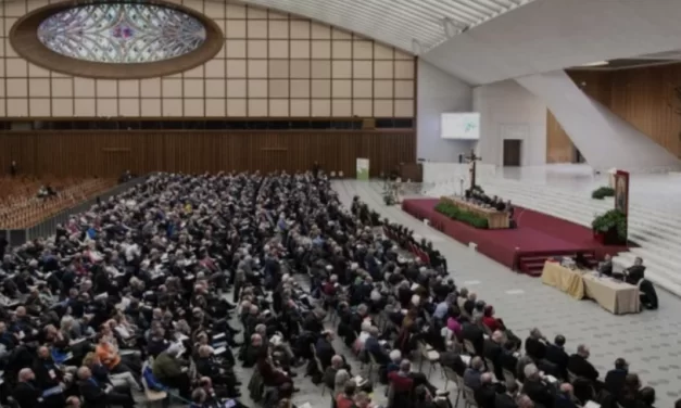 La Chiesa dei “rimandati a ottobre”: quando la sinodalità si fa pazienza profetica