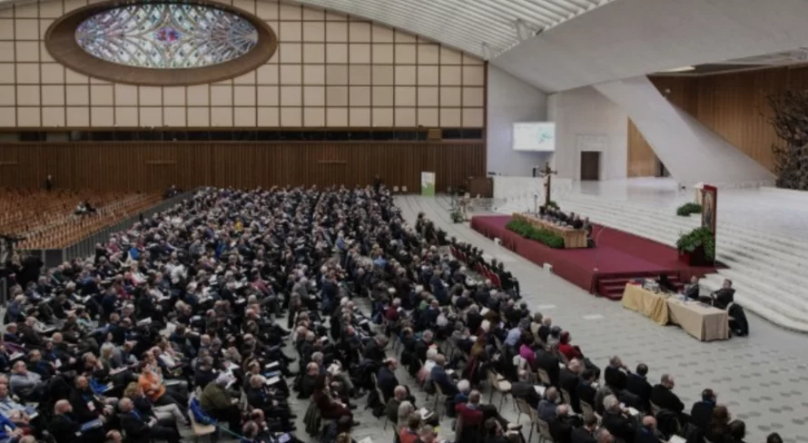 La Chiesa dei “rimandati a ottobre”: quando la sinodalità si fa pazienza profetica