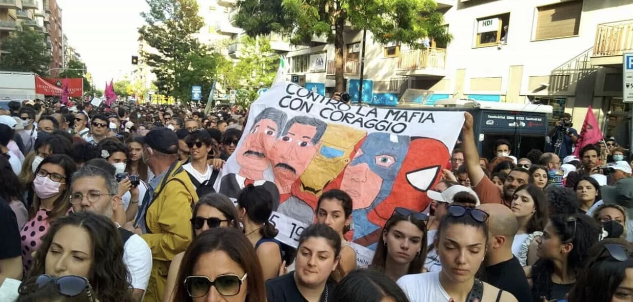 Capaci: 32 anni dopo, il cratere di giustizia che ancora interroga la Repubblica