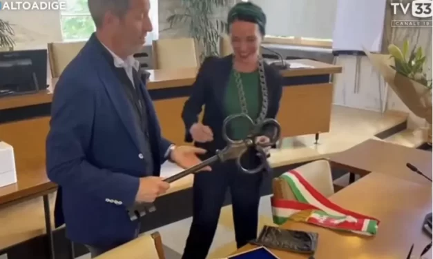 Scandalo istituzionale a Merano. Il nuovo sindaco rifiuta la fascia tricolore