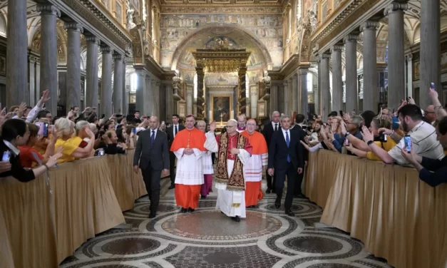 Leone XIV prende possesso delle basiliche pontificie di San Giovanni in Laterano e S. Maria Maggiore