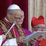 “La pace sia con voi”: il primo saluto di Papa Leone XIV e il peso della storia