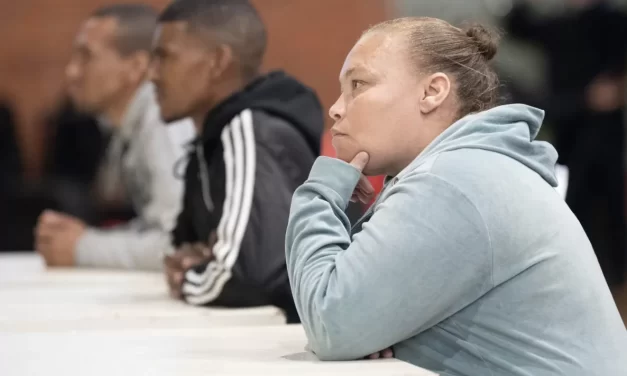 Il silenzio di una madre, l’urlo di una bambina: il Sudafrica e il dolore di Joshlin