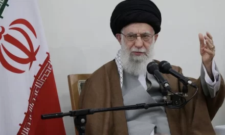 Se muore l’Ayatollah: l’abisso di una guerra totale e il paradosso del salvacondotto di Trump