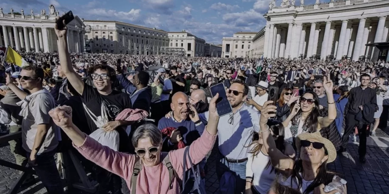 Religione senza appartenenza. Cosa ci dicono i funerali di Francesco e l’elezione di Leone XIV