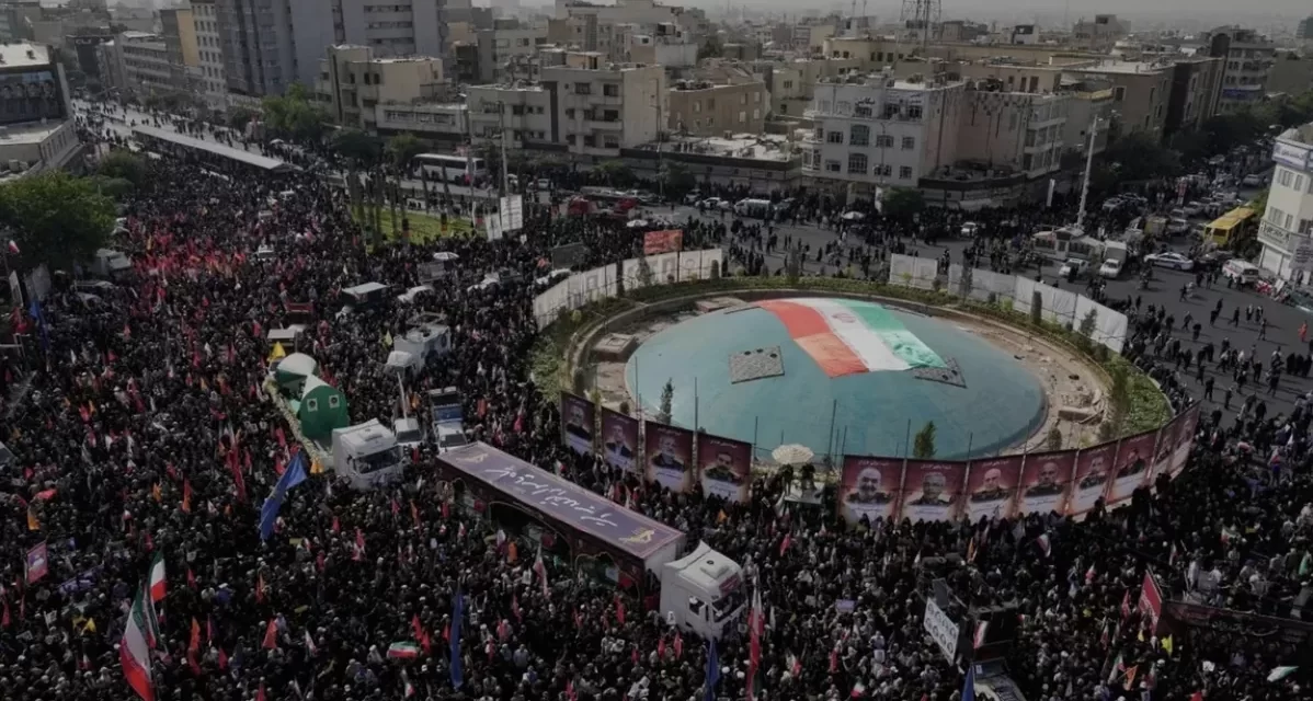 Teheran in lacrime e sotto shock: funerali di Stato per le vittime illustri della guerra dei dodici giorni