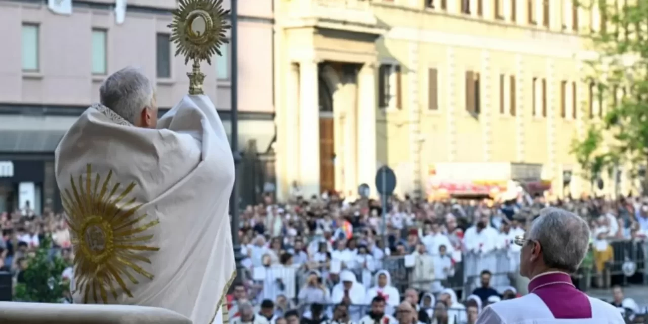 Leone XIV con Gesù per le strade di Roma