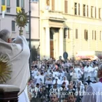 Leone XIV con Gesù per le strade di Roma