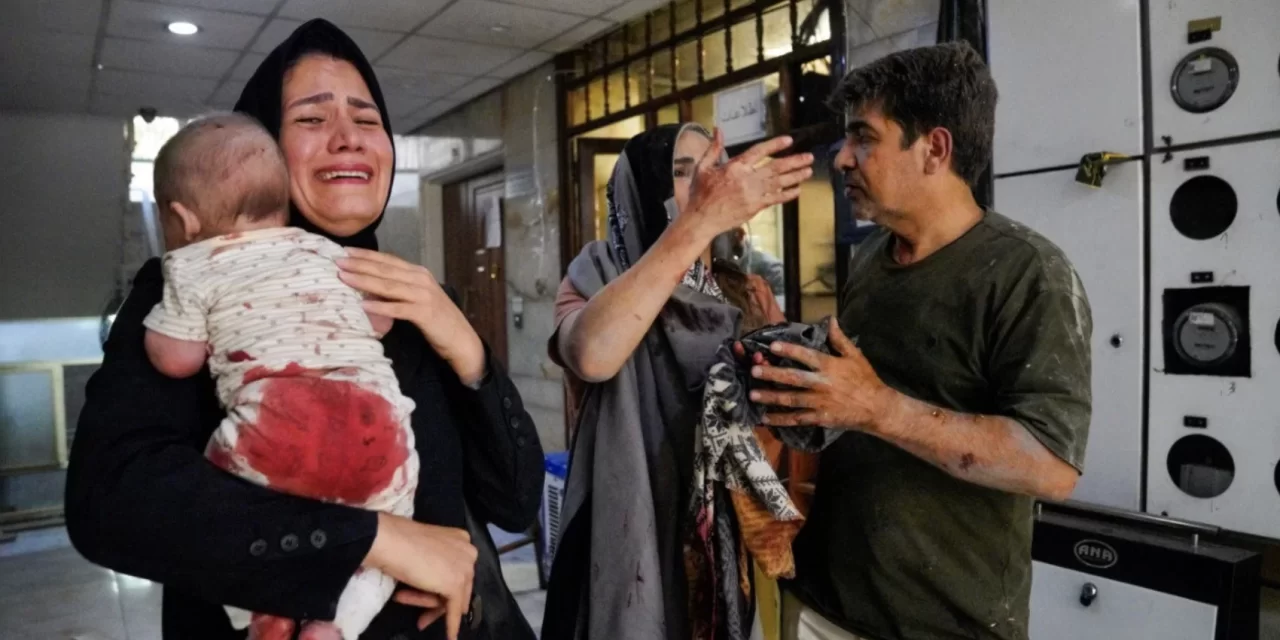 La guerra di Israele colpisce ospedali, TV, case e civili iraniani