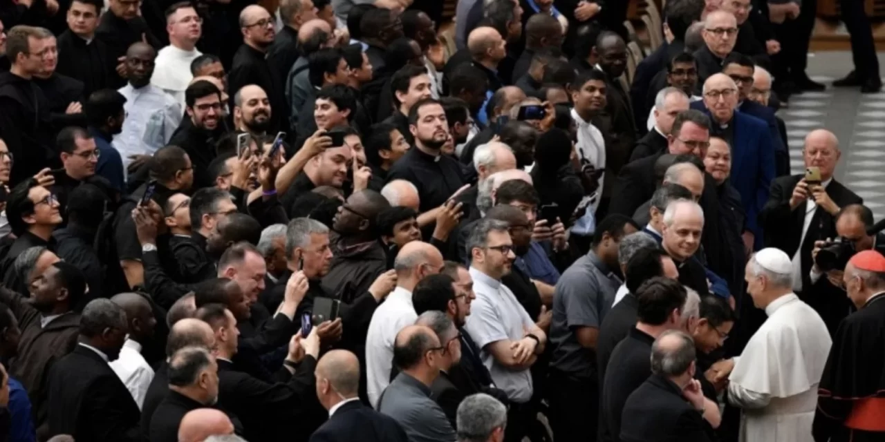 Leone XIV ai sacerdoti di Roma: «Siate unità, esempio, profezia»