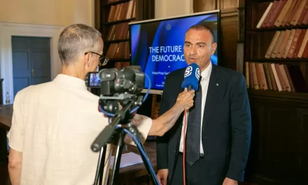 La dignità vivente nel futuro della democrazia