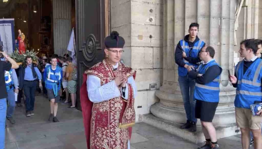 Il saluto del Papa ai giovani del pellegrinaggio di Chartres non riscrive la riforma liturgica