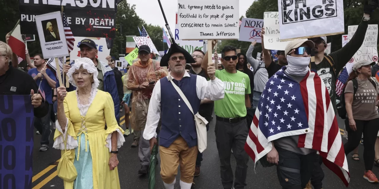 No Kings”: la democrazia americana alla prova della memoria e della disobbedienza civile