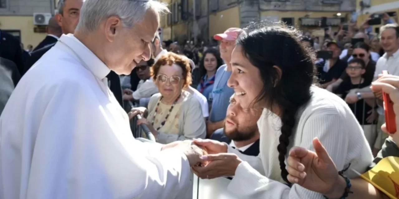 L’arte dell’accoglienza secondo Leone XIV: ascoltare, servire, lasciarsi ferire