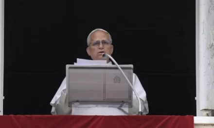 Papa Leone XIV all’Angelus: «Dio è un Padre che non volta mai le spalle»
