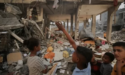 Pane ai poveri? No, al rogo. Trump incenerisce USAID e la solidarietà globale