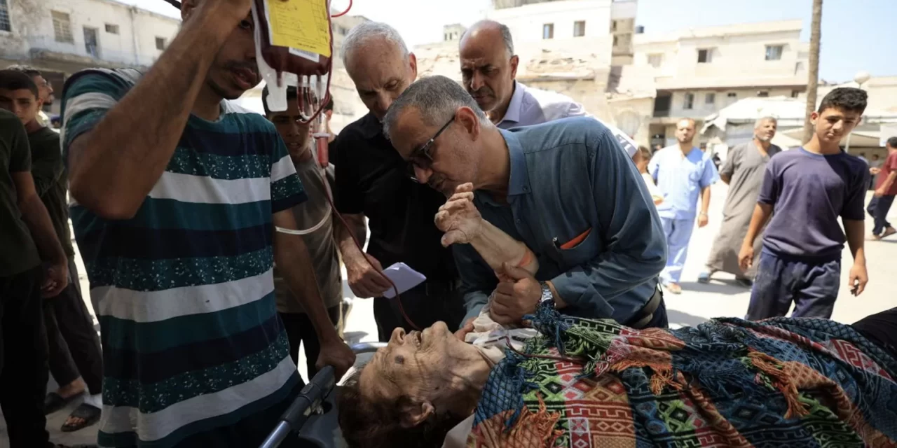 Profanata anche la speranza. Attacco alla parrocchia cattolica di Gaza: l’umanità è sotto assedio