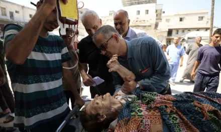 Profanata anche la speranza. Attacco alla parrocchia cattolica di Gaza: l’umanità è sotto assedio