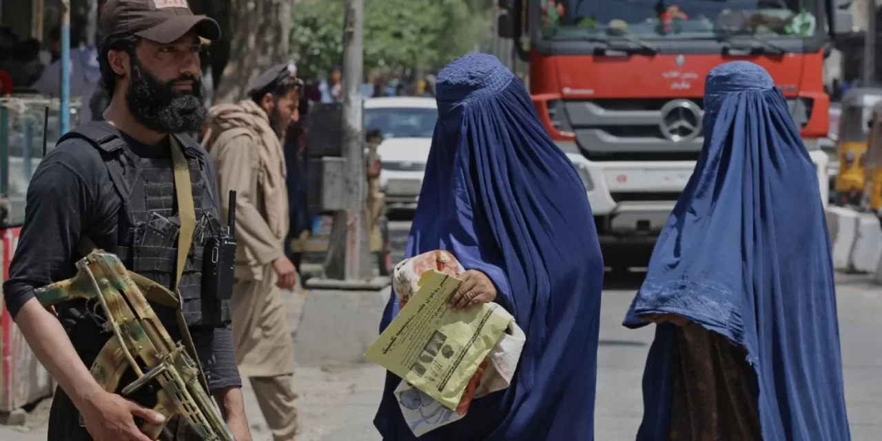 Afghanistan: quattro anni di Emirato, tra parate, isolamento e un popolo sempre più stremato