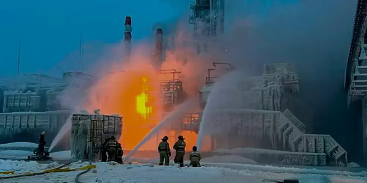 Ucraina-Russia, escalation reciproca: raffinerie in fiamme e notti di terrore a Kiev