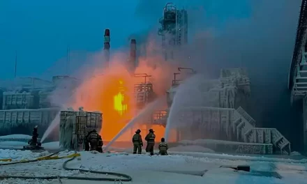 Ucraina-Russia, escalation reciproca: raffinerie in fiamme e notti di terrore a Kiev