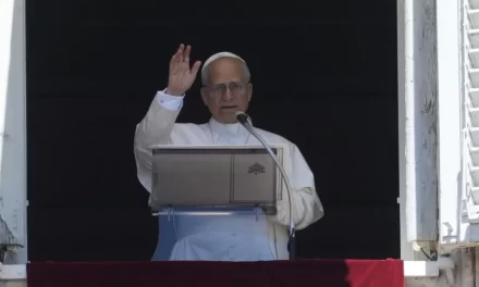 Pregare e digiunare: la via disarmata del Papa