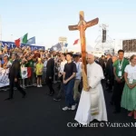 “Resta con noi, Signore”: il grido dei giovani a Tor Vergata