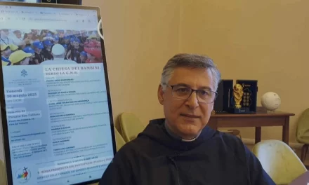 Custodire i piccoli, custodire il futuro: il gesto profetico di Papa Leone XIV
