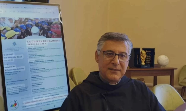 Custodire i piccoli, custodire il futuro: il gesto profetico di Papa Leone XIV