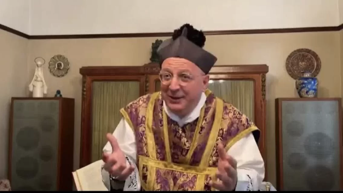 Il fascino perverso degli slogan nella Chiesa