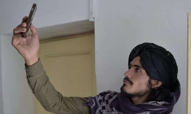 Afghanistan, la rete spezzata: quando il potere teme la connessione