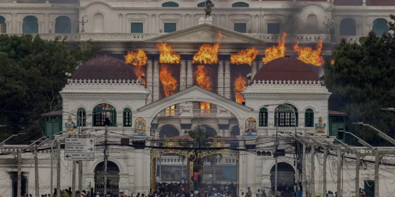 Nepal in fiamme: la Generazione Z sfida un’élite logora