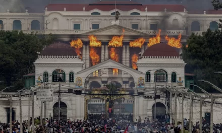 Nepal in fiamme: la Generazione Z sfida un’élite logora