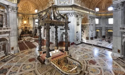 Oltraggio all’altare di San Pietro