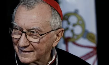 La diplomazia vaticana per la pace che l’Italia non vede