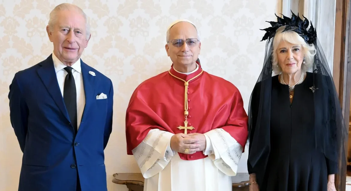 Carlo III in Vaticano: l’abbraccio tra Roma e Canterbury