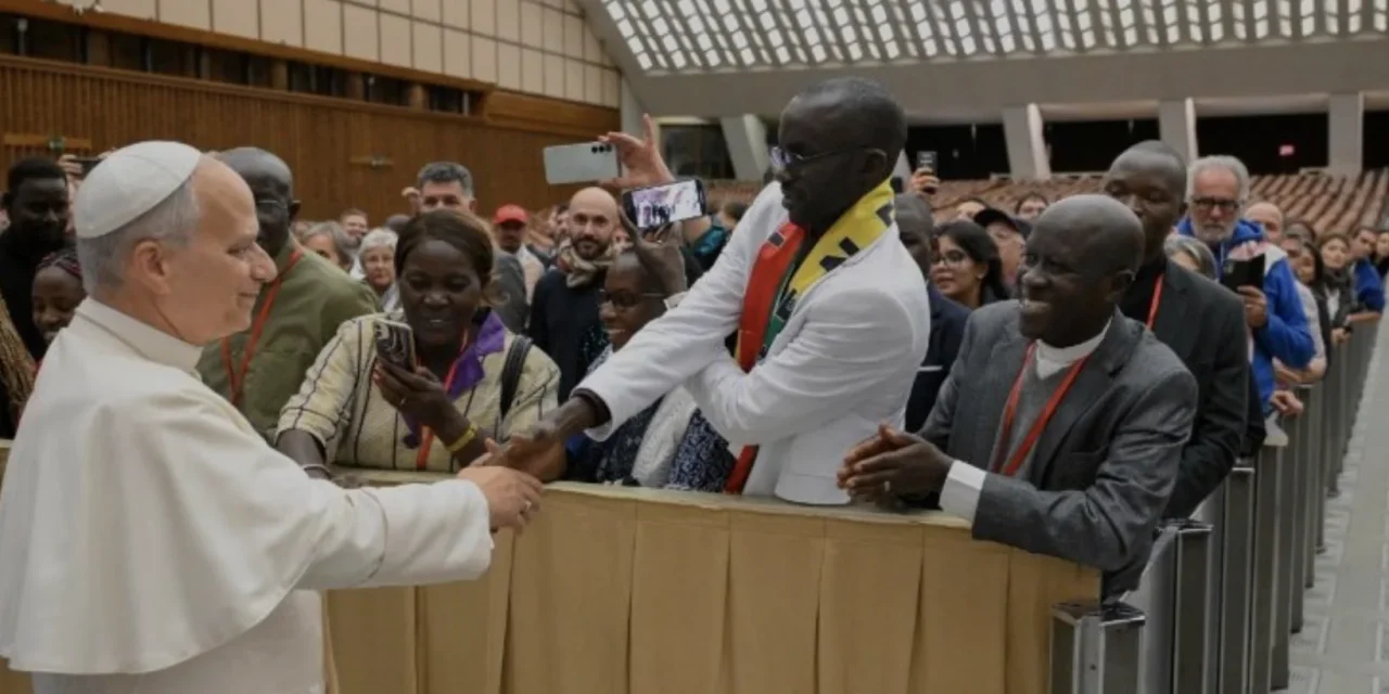Dal cuore alle mani: Leone XIV e la Chiesa che diventa amore