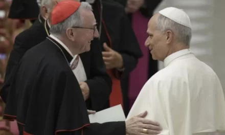 Leone XIV difende Parolin e rilancia il dialogo: la Santa Sede tra Israele, Gaza e il sogno di pace in Turchia e Libano