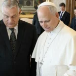 Orbán da Leone XIV: diplomazia del dialogo, pace sì, muri no