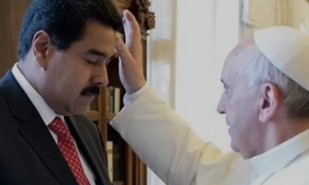 Maduro invia una lettera a Leone XIV per la pace in Venezuela