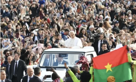 Leone XIV: “Solo il Risorto sazia la sete di senso dell’uomo”