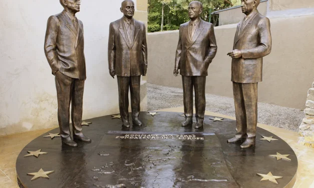 De Gasperi, Schuman e Adenauer non ci chiederebbero di riarmarci: ci chiederebbero di pensare