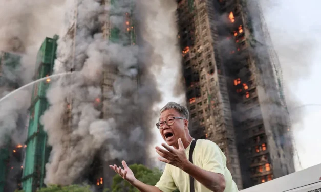 Hong Kong, tragedia nelle torri di Tai Po: almeno 13 morti nell’incendio del complesso Wang Fuk Court